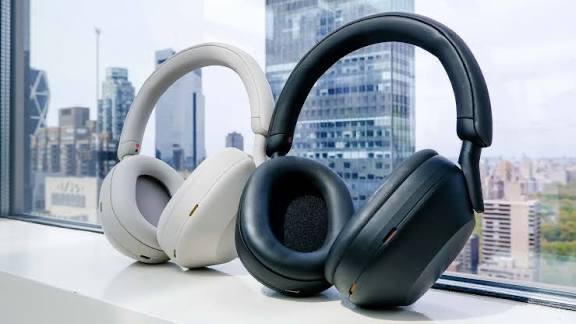 Sony WH-1000XM6 noise-cancelling headphones with adaptive AI sound control.